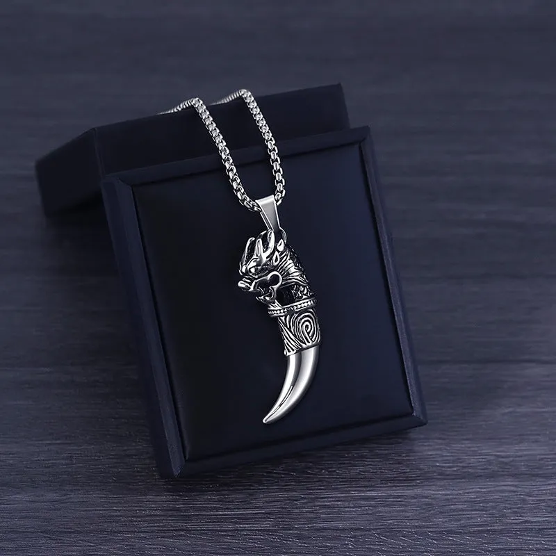 Fashionable men's personalized wolf tooth necklace