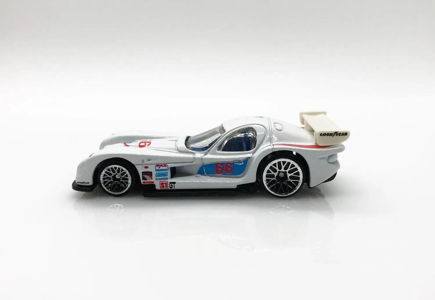 Hot Wheels White Panoz GTR-1 (1998)