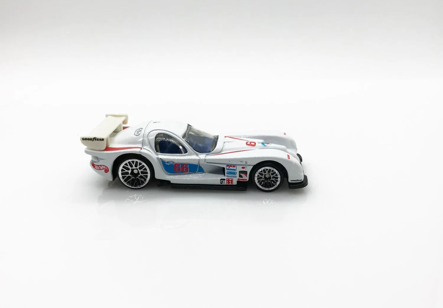 Hot Wheels White Panoz GTR-1 (1998)