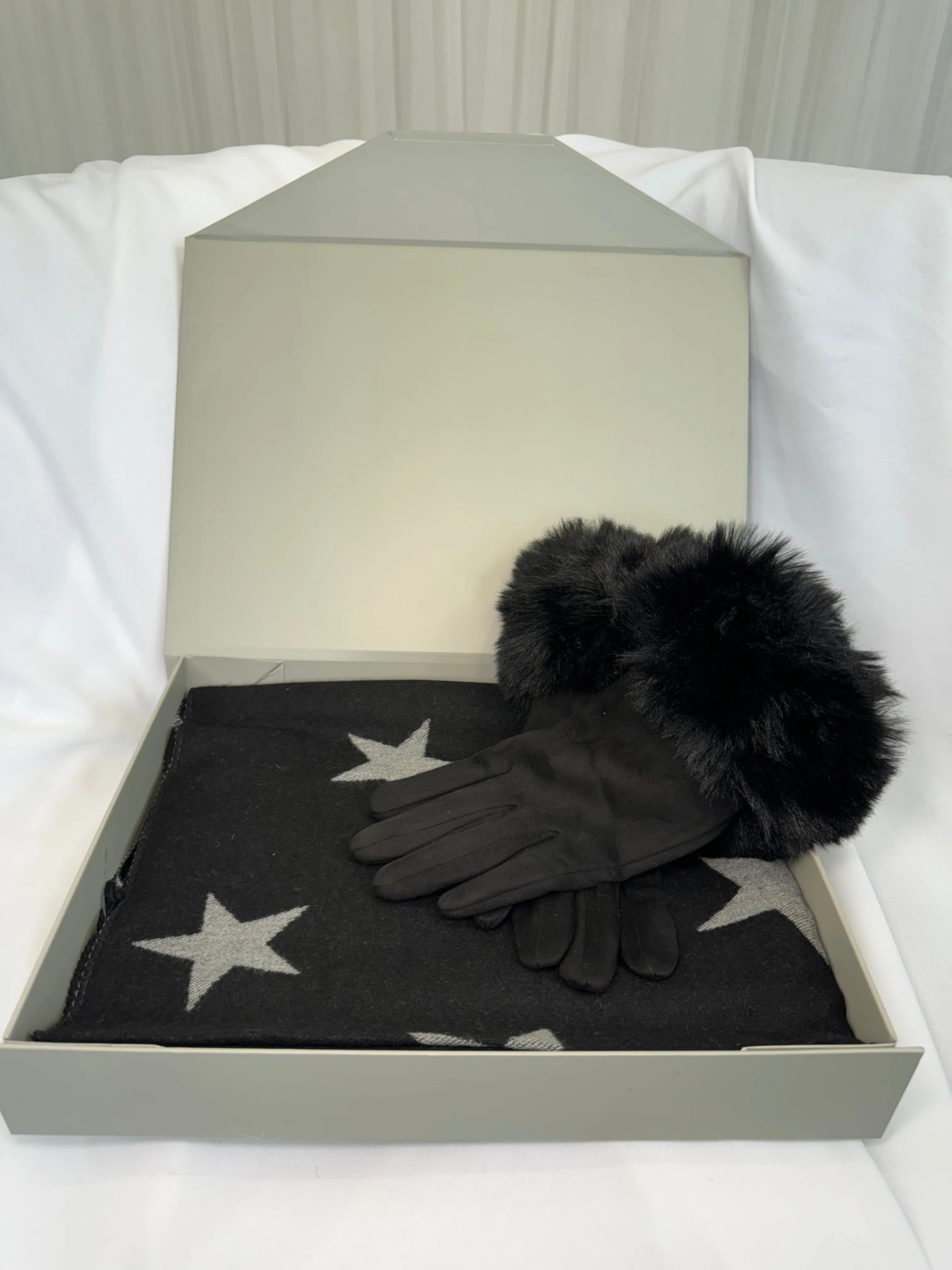 STARBOX SET IN BLACK WITH GREY STARS