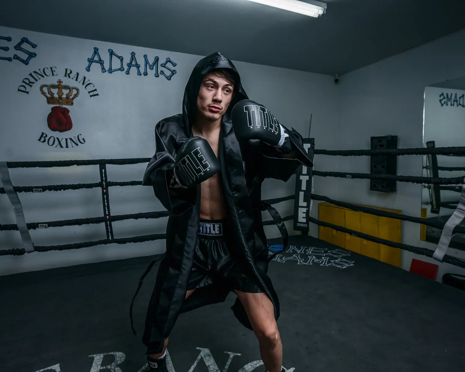 TITLE Boxing Pro Fingertip Robe 2.0