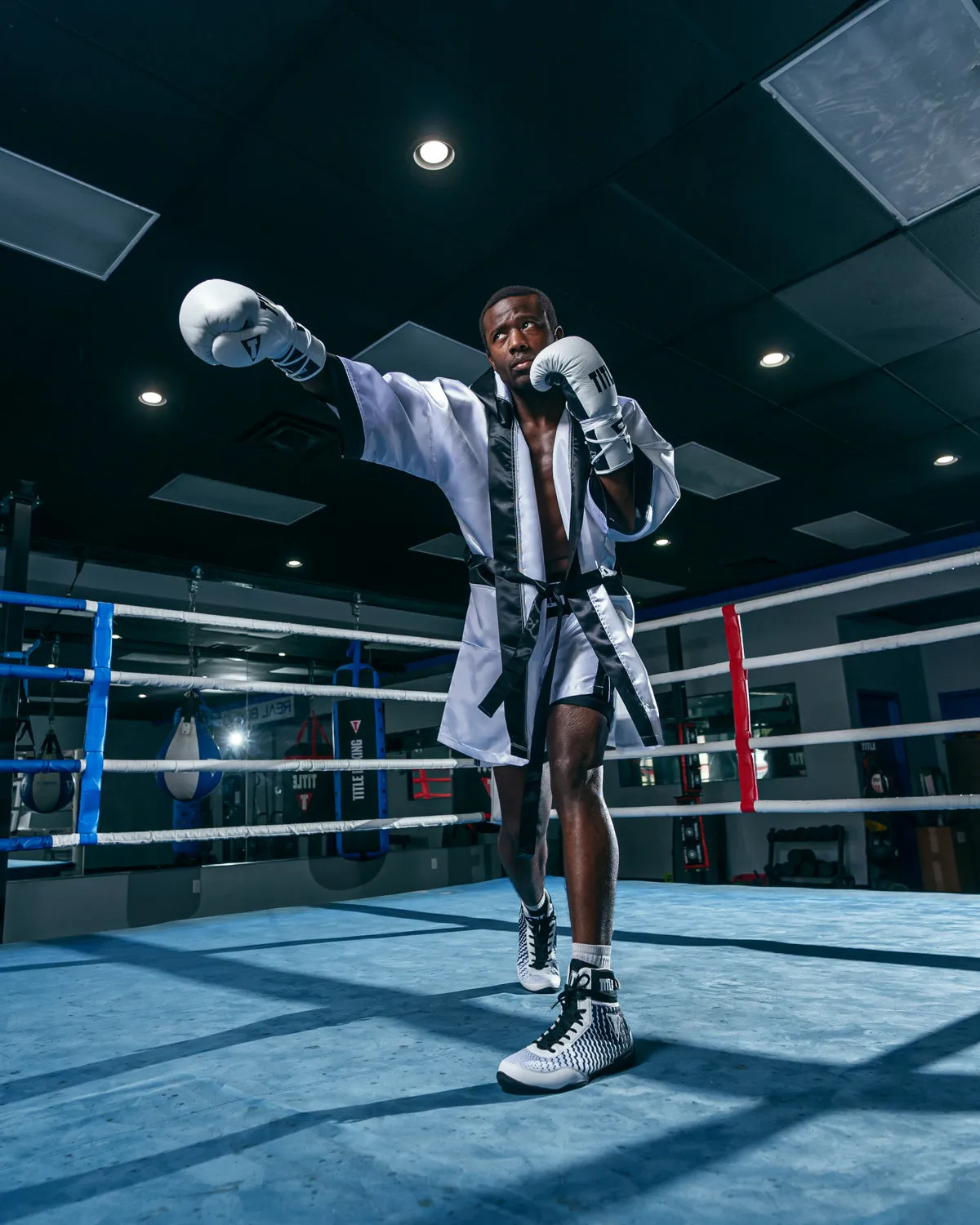 TITLE Boxing Pro Fingertip Robe 2.0